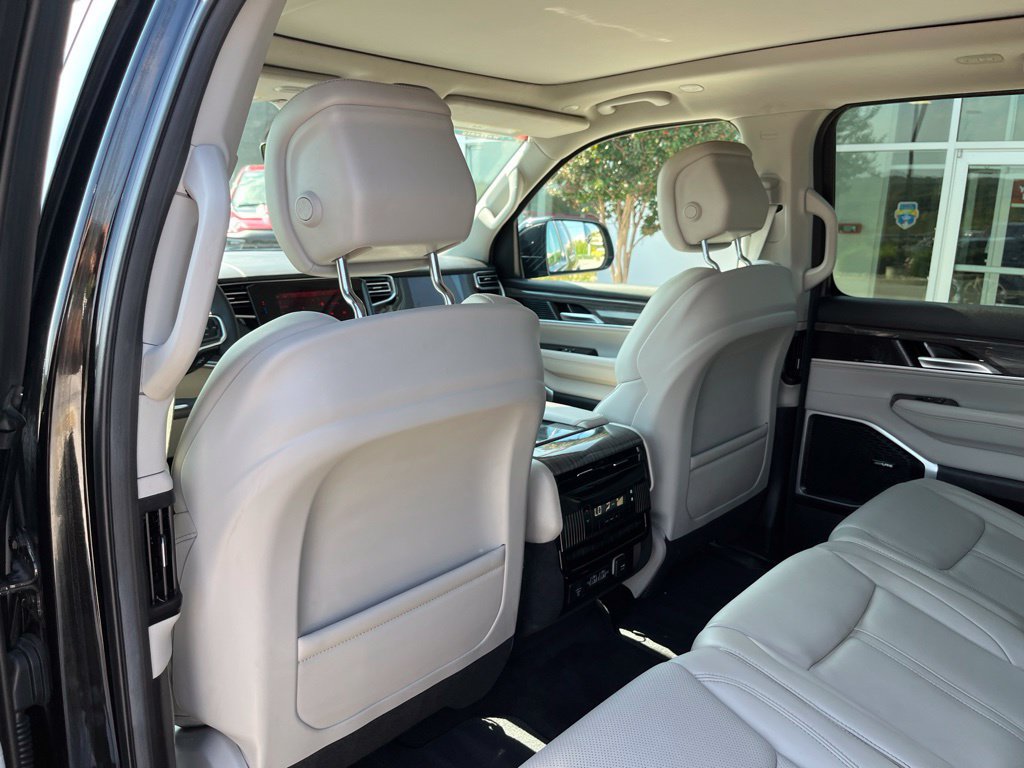Used 2022 Jeep Wagoneer Series II w/ Premium Group I AWD/4WD image 16
