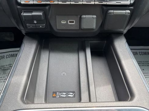 Used 2020 Chevrolet Silverado 1500 LTZ w/ LTZ Premium Package AWD/4WD image 26