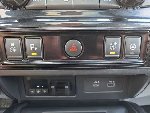 Used 2021 Nissan Titan PRO-4X w/ Pro-4x Convenience Package AWD/4WD image 32