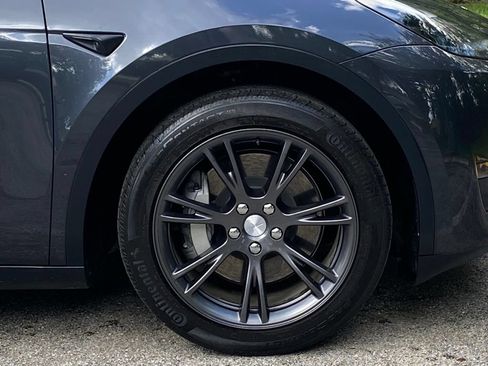 Used 2025 Tesla Model Y Long Range RWD image 14