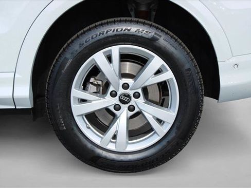 Certified 2025 Audi Q5 Premium w/ Convenience Package AWD/4WD image 16