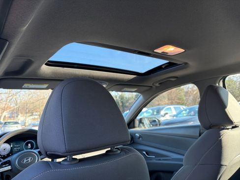 Used 2025 Hyundai Elantra SEL image 27