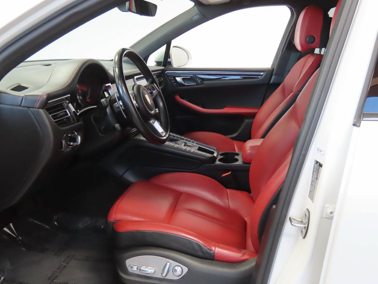 Used 2021 Porsche Macan S AWD/4WD image 16