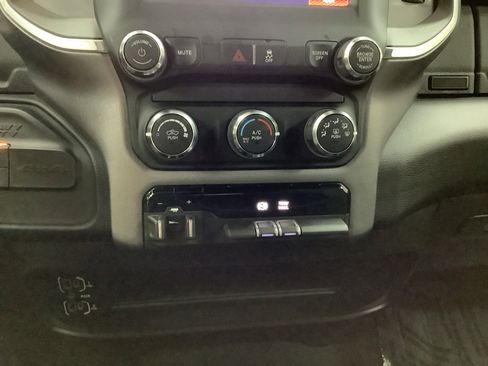 Used 2024 RAM 3500 Big Horn image 23