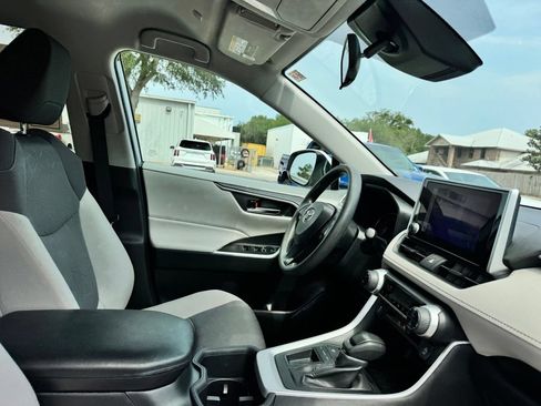 Used 2024 Toyota RAV4 XLE FWD image 30