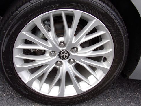 Used 2020 Toyota Camry XLE image 16