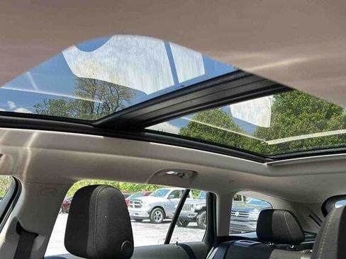 Used 2018 Buick Regal Preferred w/ Sights and Sounds Package AWD/4WD image 27