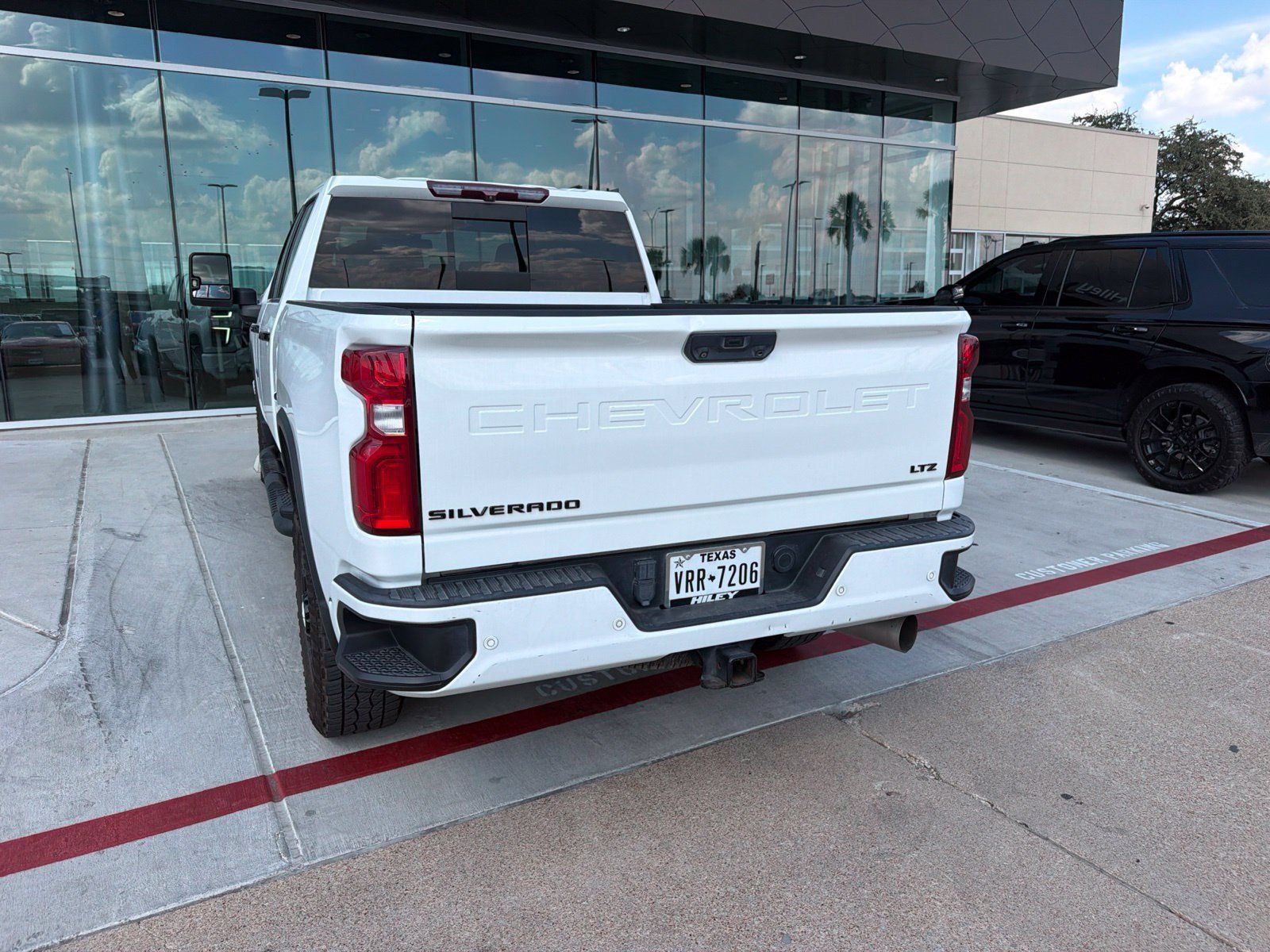 Used 2022 Chevrolet Silverado 2500 LTZ w/ LTZ Plus Package AWD/4WD image 7