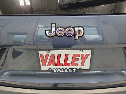 Used 2020 Jeep Cherokee Limited AWD/4WD image 13
