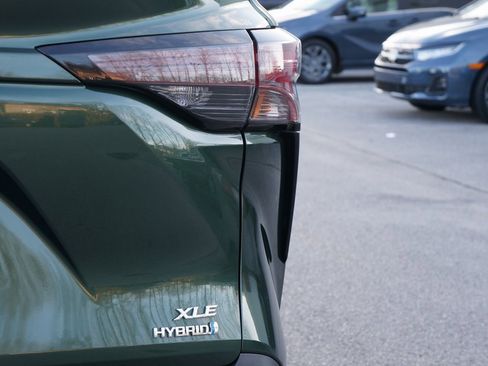 Used 2024 Toyota Sienna XLE image 7