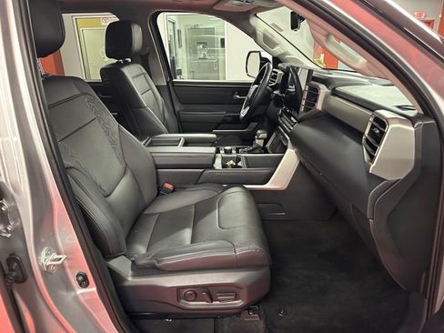 Used 2022 Toyota Tundra Limited w/ Power Package AWD/4WD image 16