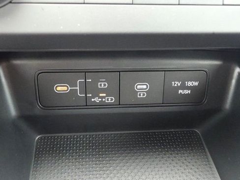 Certified 2025 Hyundai Santa Cruz SE image 8