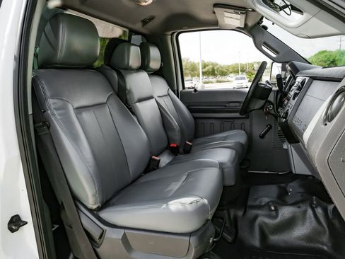 Used 2014 Ford F550 2WD Regular Cab Super Duty image 28