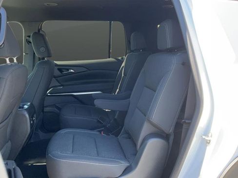 Used 2025 Chevrolet Traverse LT image 23