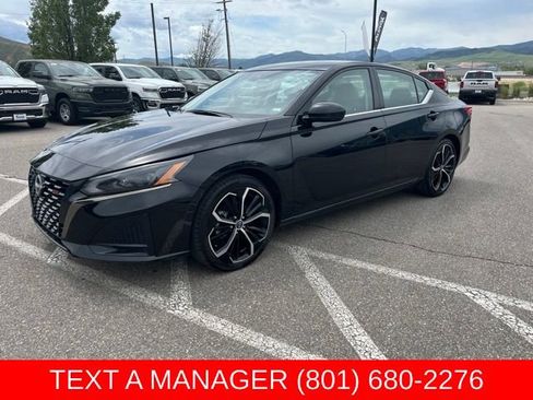 Used 2024 Nissan Altima 2.5 SR FWD image 8