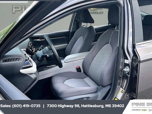 Used 2023 Toyota Camry LE image 18