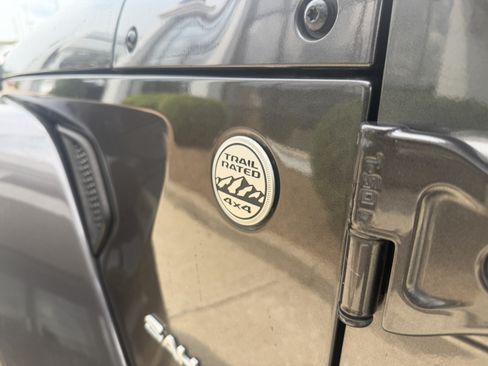 Used 2019 Jeep Wrangler Unlimited Sahara AWD/4WD image 13