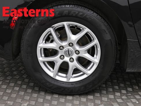 Used 2022 Chrysler Voyager LX image 32