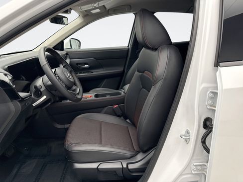 Used 2025 Nissan Kicks SR image 11