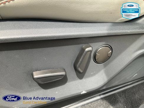 Used 2025 Ford Expedition Active AWD/4WD image 18
