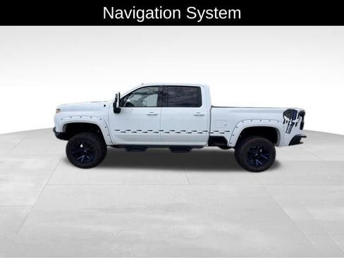 Used 2021 Chevrolet Silverado 2500 High Country w/ Technology Package AWD/4WD image 4