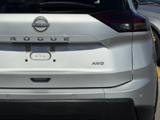 Used 2025 Nissan Rogue SV AWD/4WD image 8