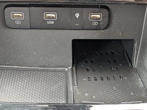 Certified 2022 Kia Carnival SX FWD image 31