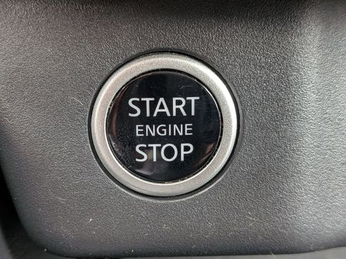 Used 2022 Nissan Rogue SV w/ SV Premium Package image 30