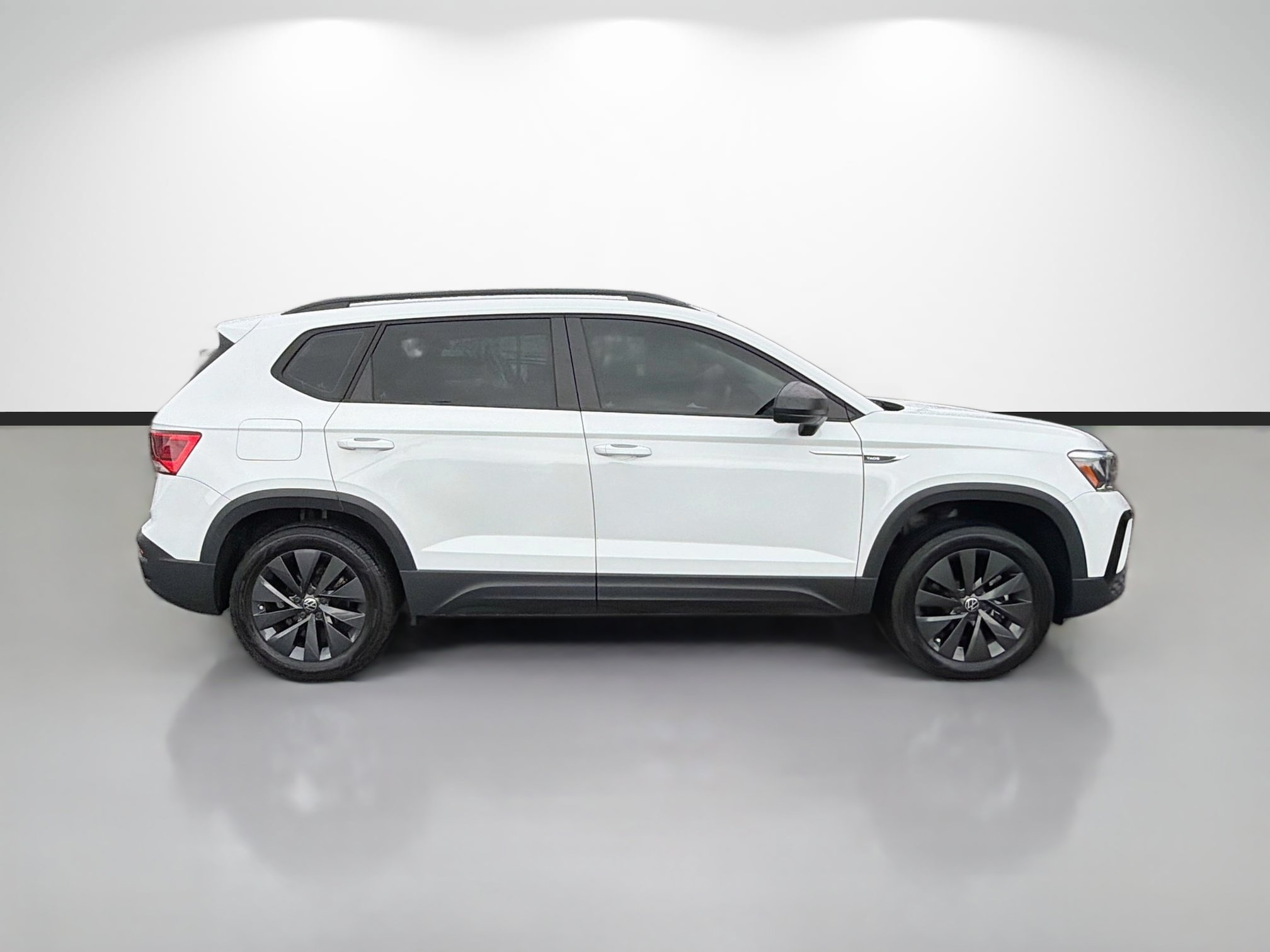 Used 2023 Volkswagen Taos S FWD image 2