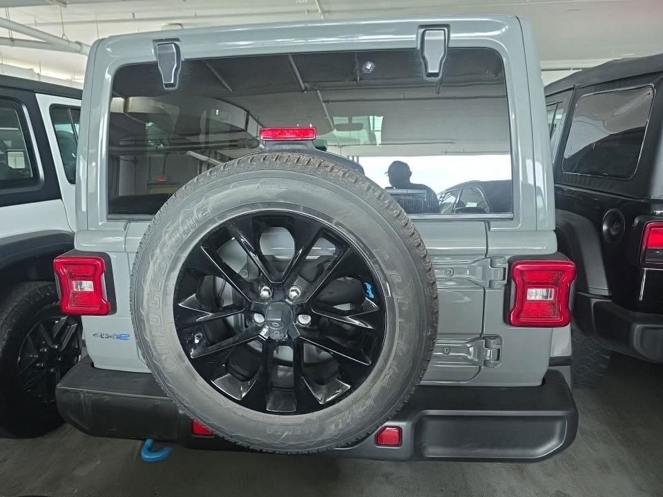 Used 2023 Jeep Wrangler Unlimited Sahara w/ Cold Weather Group AWD/4WD image 3