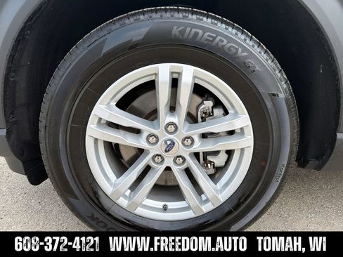 Used 2024 Ford Explorer XLT w/ Equipment Group 202A AWD/4WD image 13