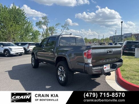 Used 2017 Toyota Tacoma Limited w/ Tow Package image 3