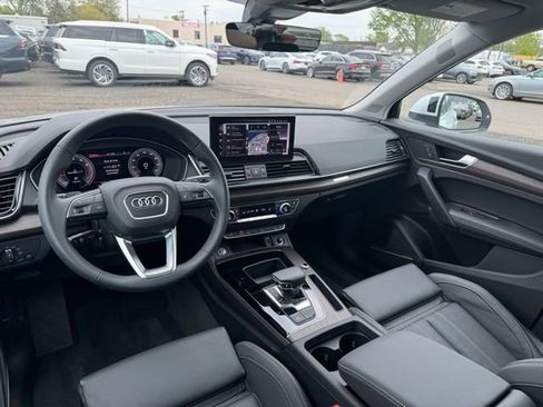 Certified 2025 Audi Q5 2.0T Premium Plus w/ Premium Plus Package AWD/4WD image 19