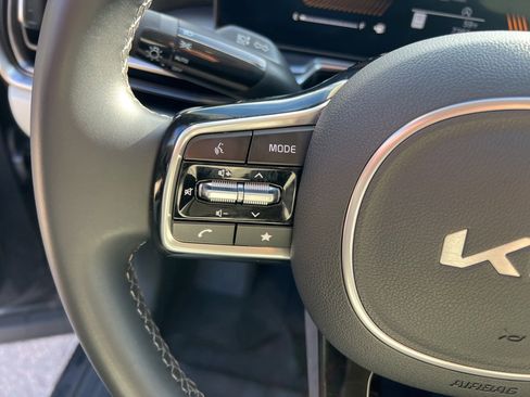 Certified 2025 Kia Sorento S image 14