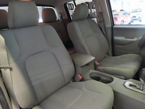 Used 2020 Nissan Frontier SV image 6