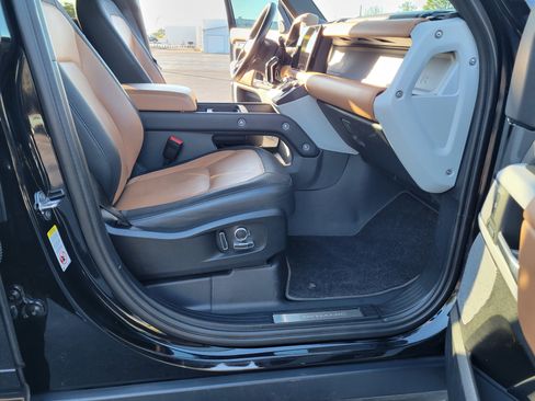 Used 2023 Land Rover Defender 130 X-Dynamic SE image 31