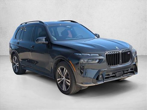 Used 2026 BMW X7 M60i w/ Executive Package image 3