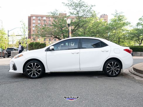 Used 2018 Toyota Corolla SE FWD image 4