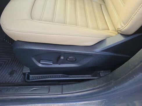 Used 2021 Ford Edge SEL w/ Convenience Package image 19