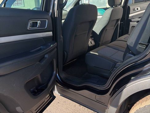 Used 2017 Ford Explorer XLT w/ Equipment Group 201A AWD/4WD image 8