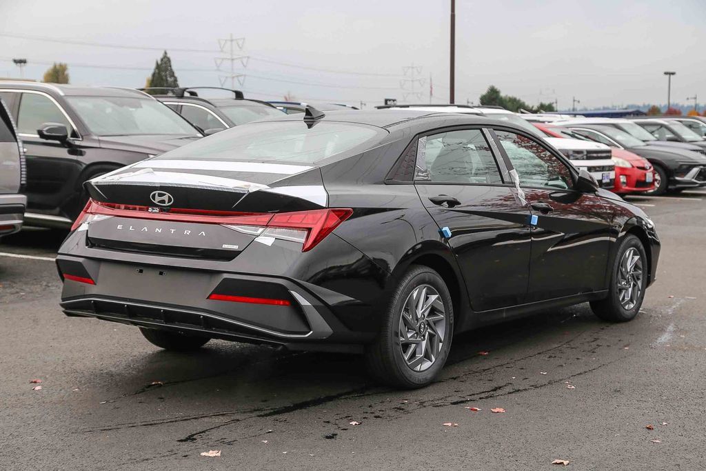 New 2026 Hyundai Elantra Hybrid w/ Cargo Package FWD image 9