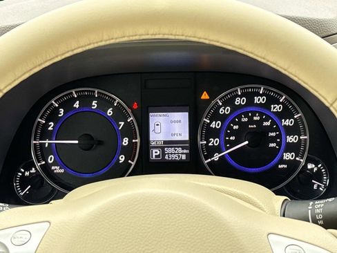 Used 2017 INFINITI QX70 AWD w/ Premium Package image 24