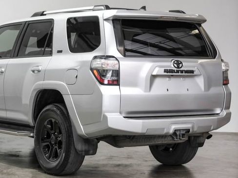 Used 2019 Toyota 4Runner SR5 AWD/4WD image 15