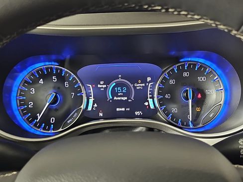 Used 2023 Chrysler Pacifica Touring-L FWD image 17