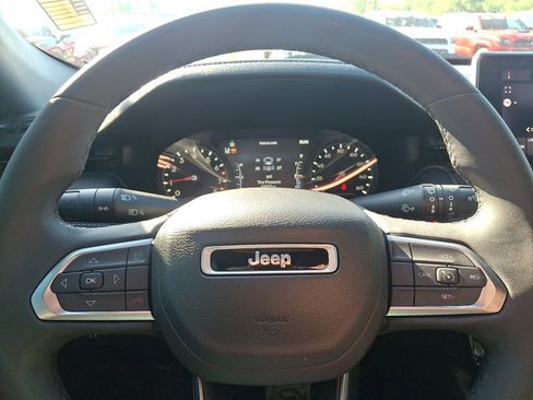 Used 2022 Jeep Compass Latitude AWD/4WD image 9