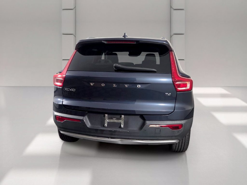 Used 2022 Volvo XC40 T4 Inscription FWD image 5
