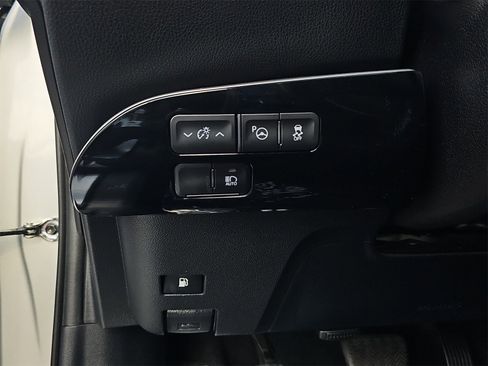 Used 2022 Toyota Prius L Eco image 26