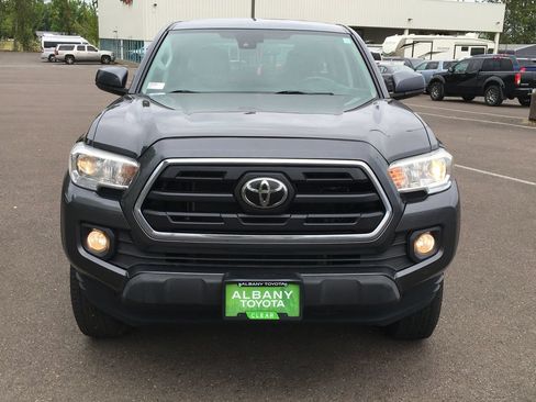 Used 2019 Toyota Tacoma SR5 AWD/4WD image 11