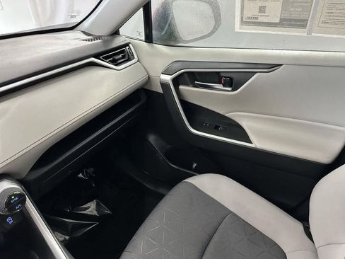 Used 2022 Toyota RAV4 XLE image 24