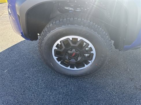 New 2025 Toyota Tacoma TRD Off-Road image 10